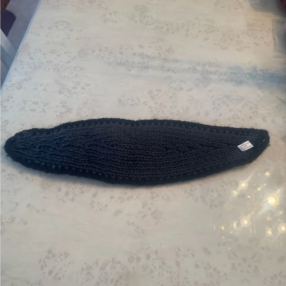 Elegant Black Knit Headband with Floral Accents